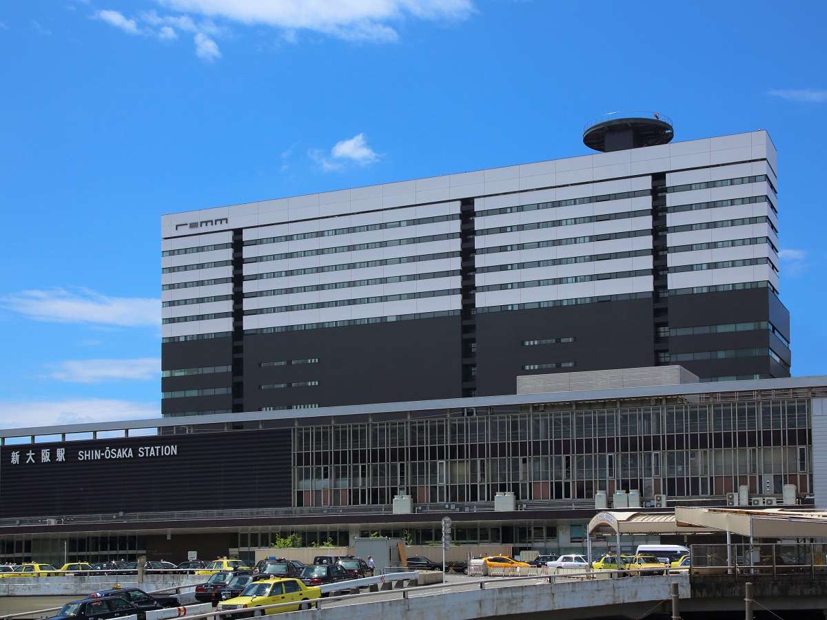 【ホテル外観】JR・御堂筋線「新大阪駅」に直結した便利な立地！