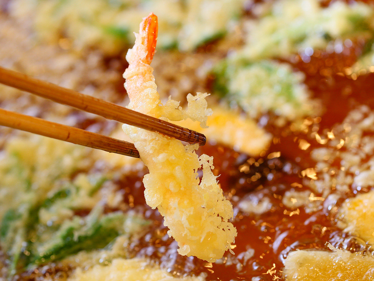 夕食バイキングｌ揚げたてのサクサク天ぷらも食べ放題で味わえます