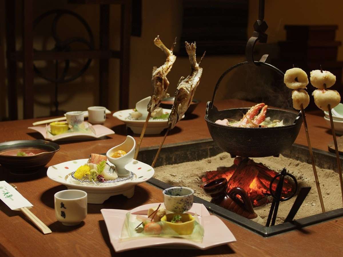 ■食事処「唐花草」姫鱒の串焼きや鍋料理などの囲炉裏会席お楽しめます（時節により変更があります）