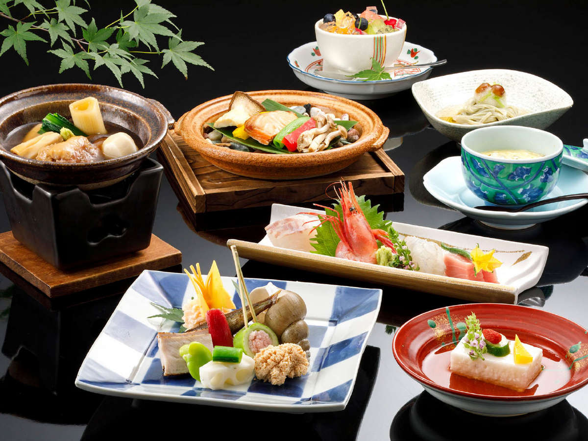 石屋会席一例／金沢伝統の治部煮、能登の旬魚、加賀野菜で食をご堪能下さい