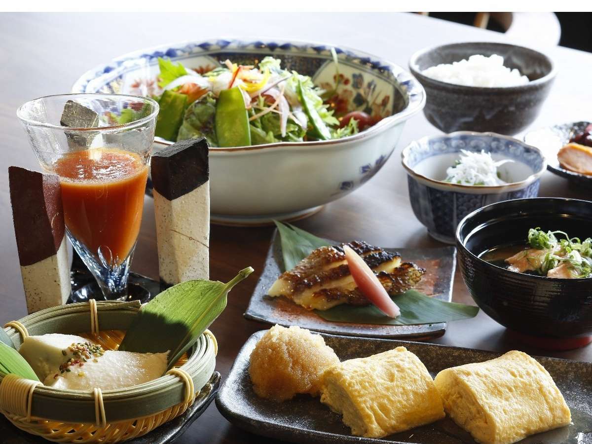 【朝食イメージ】ご朝食は、GOKAN特製の和定食をご支度いたします。
