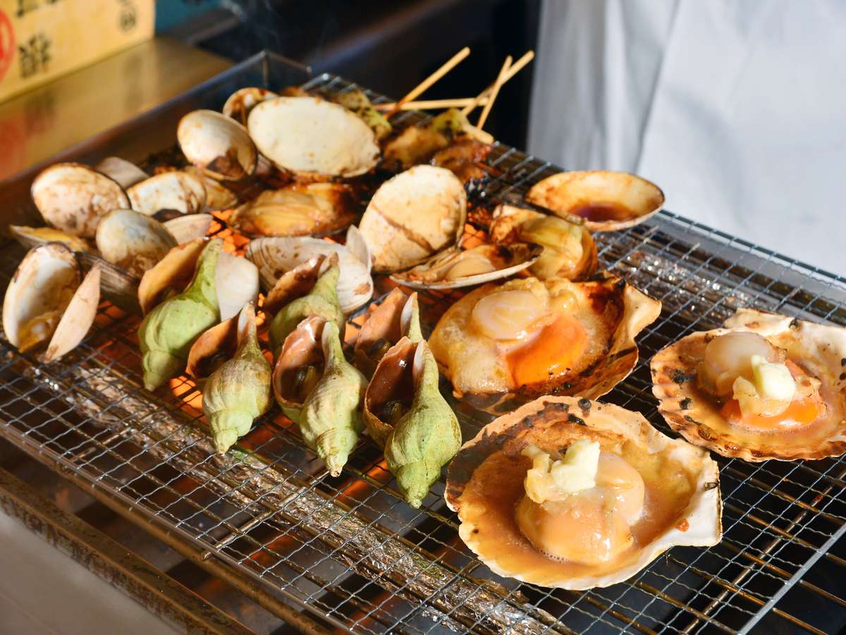 函館食が満載【函館朝食】浜焼きライブキッチン。 イカポッポ、ホタテなど目の前で焼き上げます。