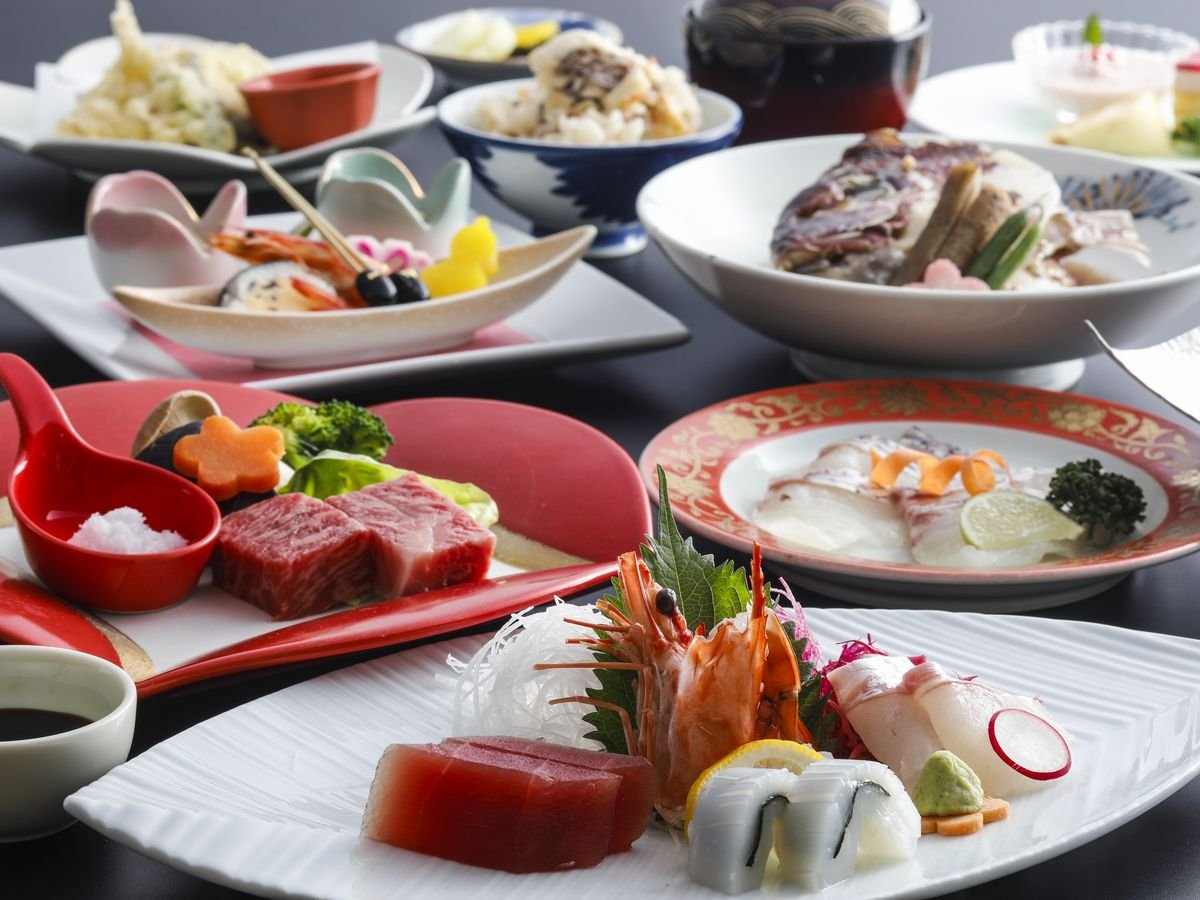 ◆愛媛県産鯛料理と伊予牛「絹の味」1品付会席例：姉妹館花ゆづきにてお召し上がりいただきます。