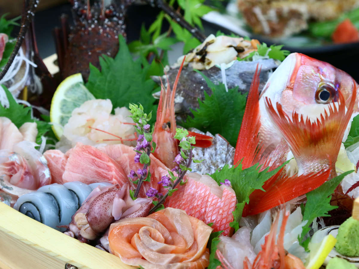 夕食◆豪華舟盛◆伊勢海老付き！舟盛りには15種類の新鮮なお魚を使用
