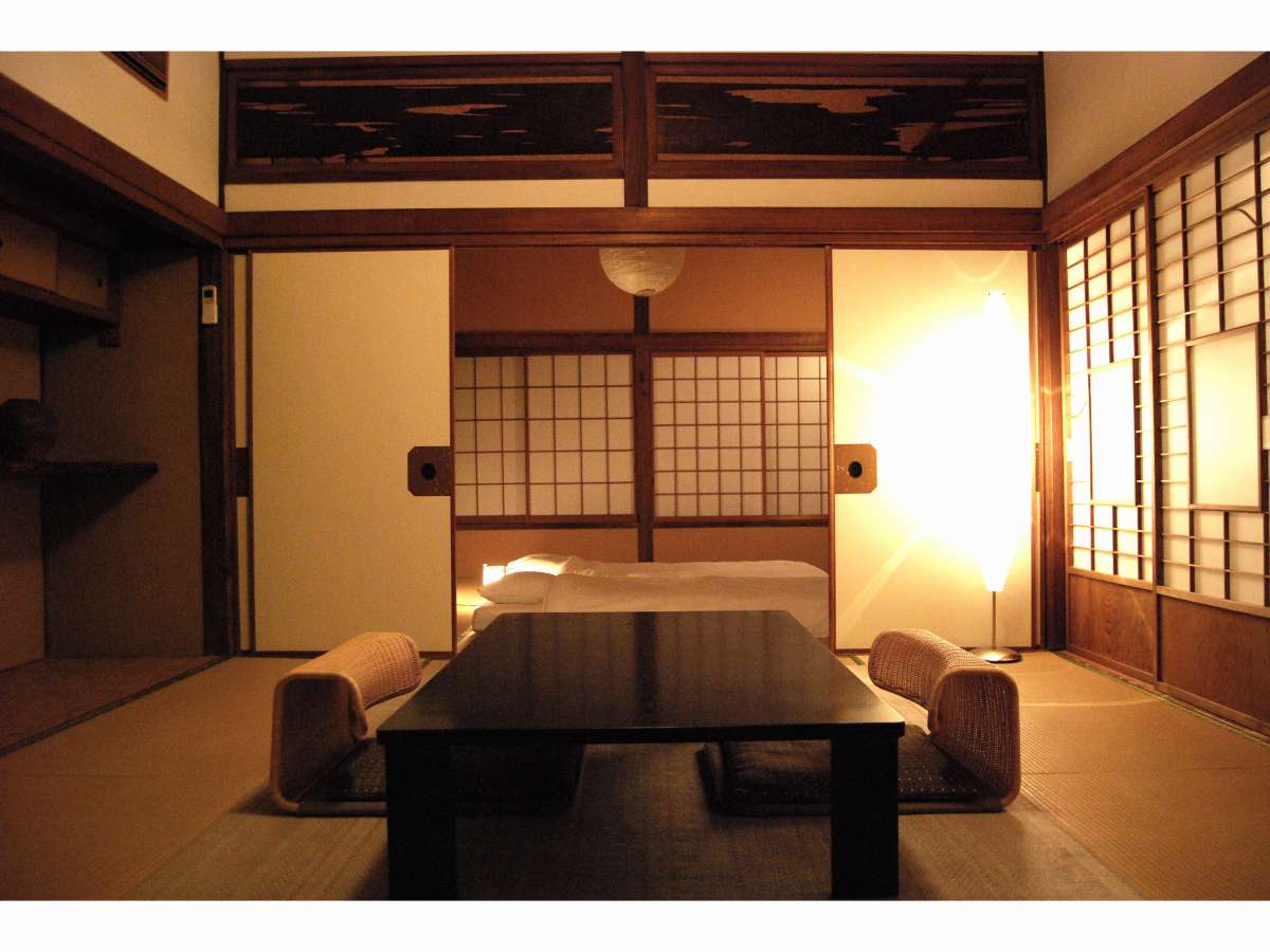 ☆離れの純和室はクラシックモダンがテーマのお部屋で60㎡ございます。最大8名様までお泊りいただけます。