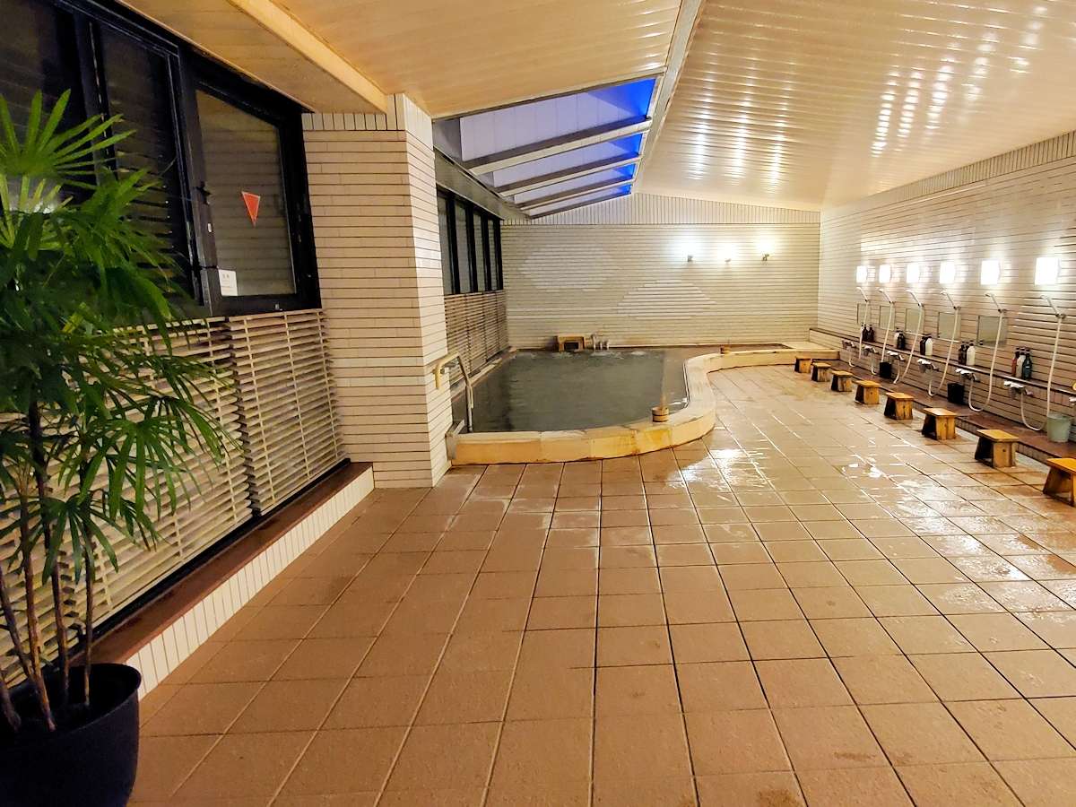 【お風呂】館内5階大浴場→温泉は希少な天然ラドン温泉。湯あがり後も、しっとり＆ポカポカが持続します。