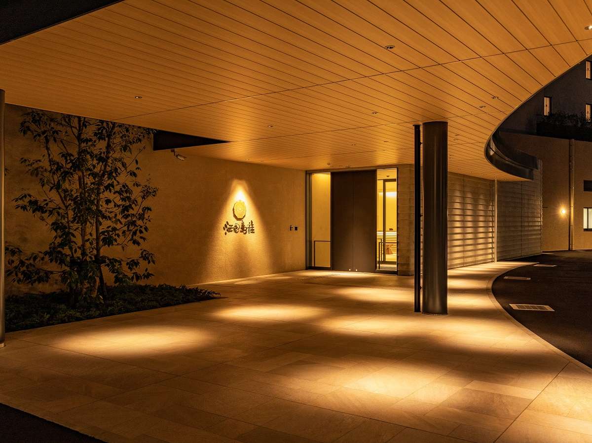 32室の客室と療養泉の温泉を併設した江田島荘。