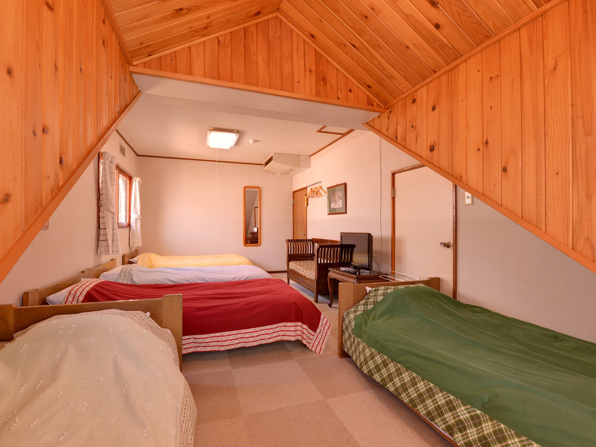 *洋室５ベッド（客室一例）/ファミリーやグループでのご宿泊に◎やさしい木のぬくもりに癒されて。