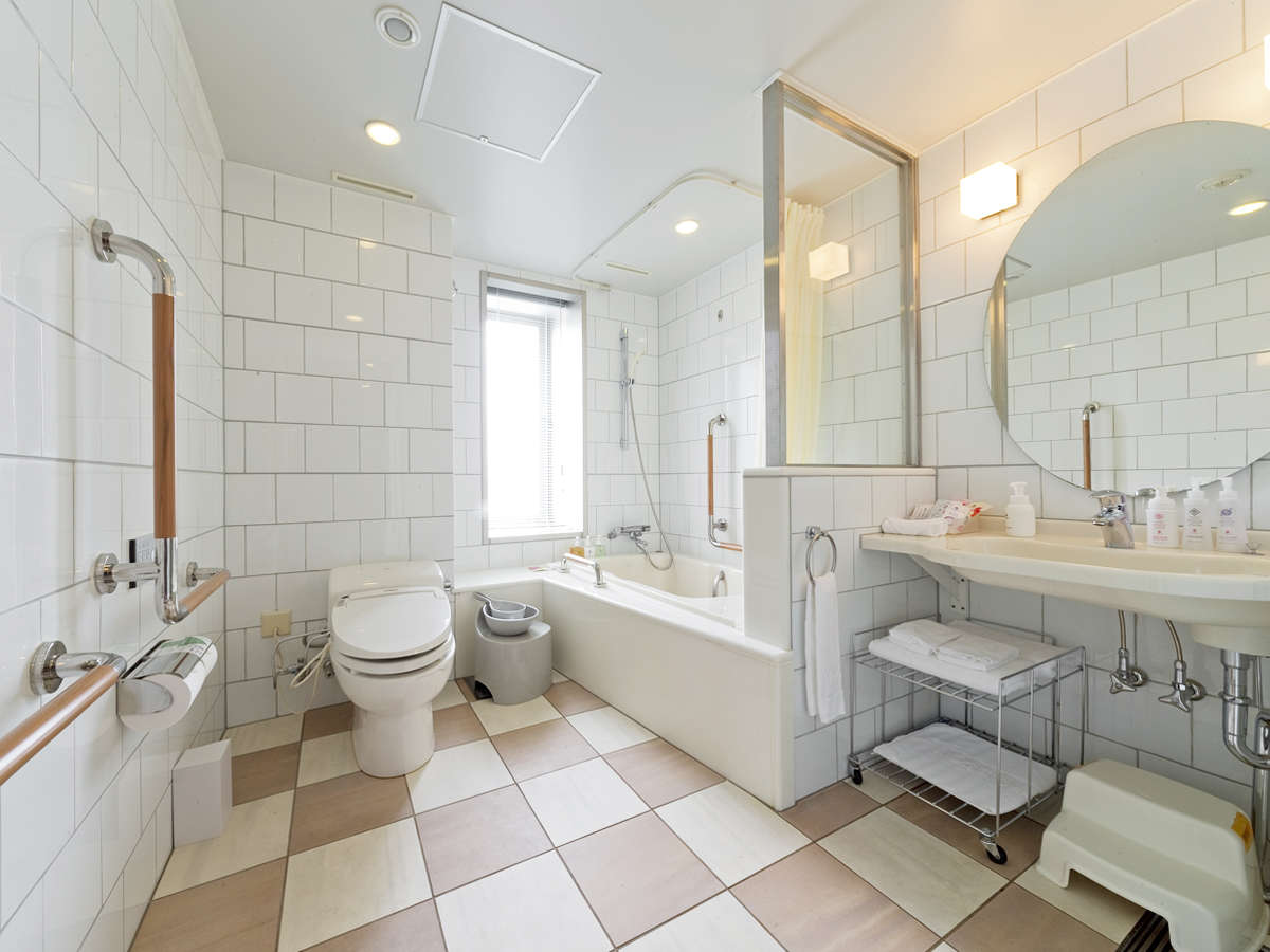 【ホテル ユニバーサル ポート】バリアフリーコーナールーム（３名可・38平米）バスルーム