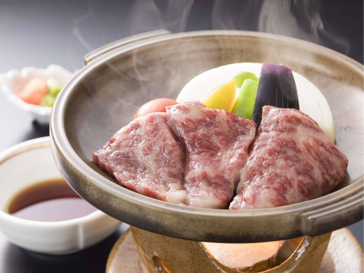 <贅沢旬会席>黒毛和牛の陶板焼き 高品質な「肉のやわらかさ」をご堪能ください。