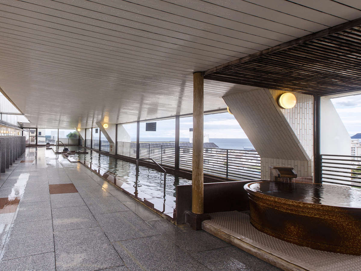 11階大浴場・雲海。函館の街並みを眺めながら湯浴みが楽しめます