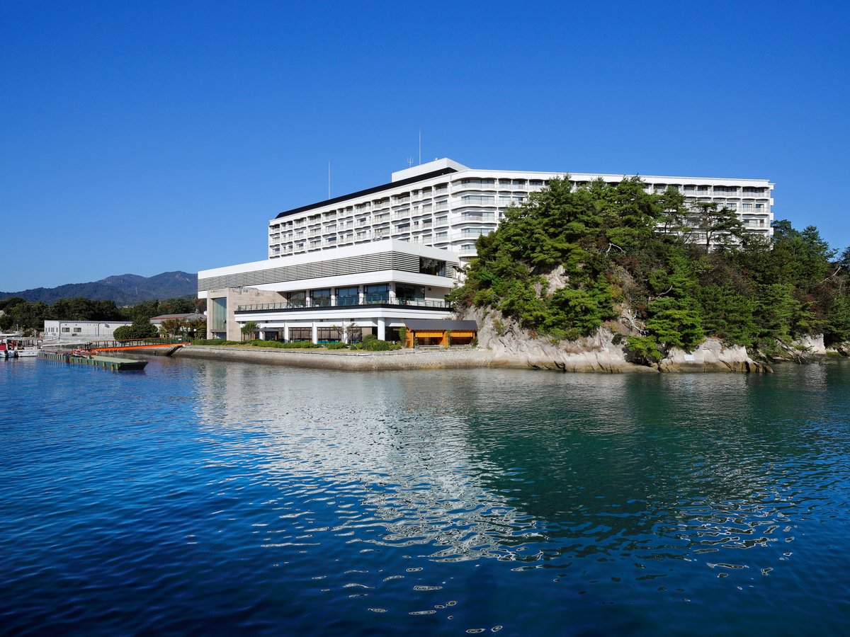 ホテルは直接海に面しております。ここには瀬戸の雄大な自然を堪能する最高の眺望があります。