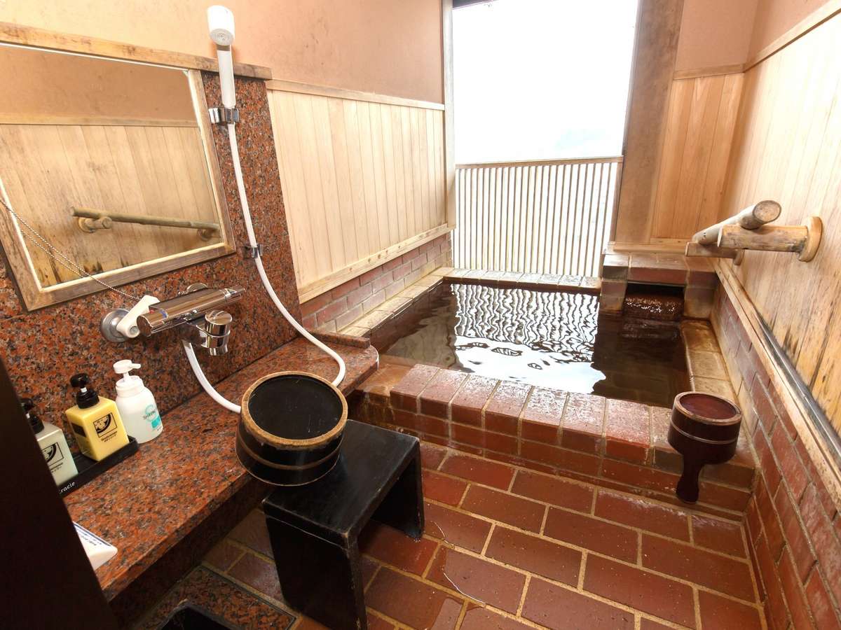 高山桜庵の無料貸切風呂「枝垂」レンガでつくられています