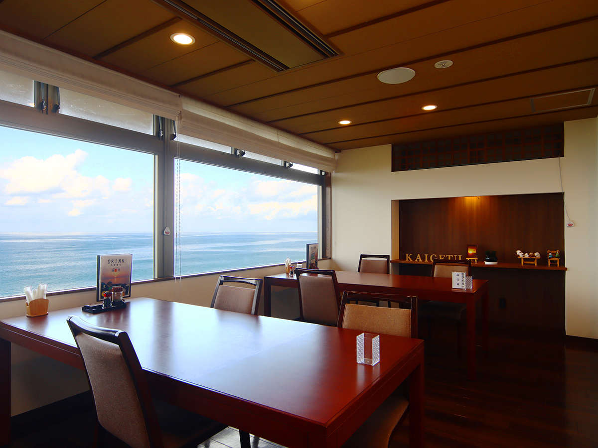◆【レストラン海月】日本海を眺められる和食処です。