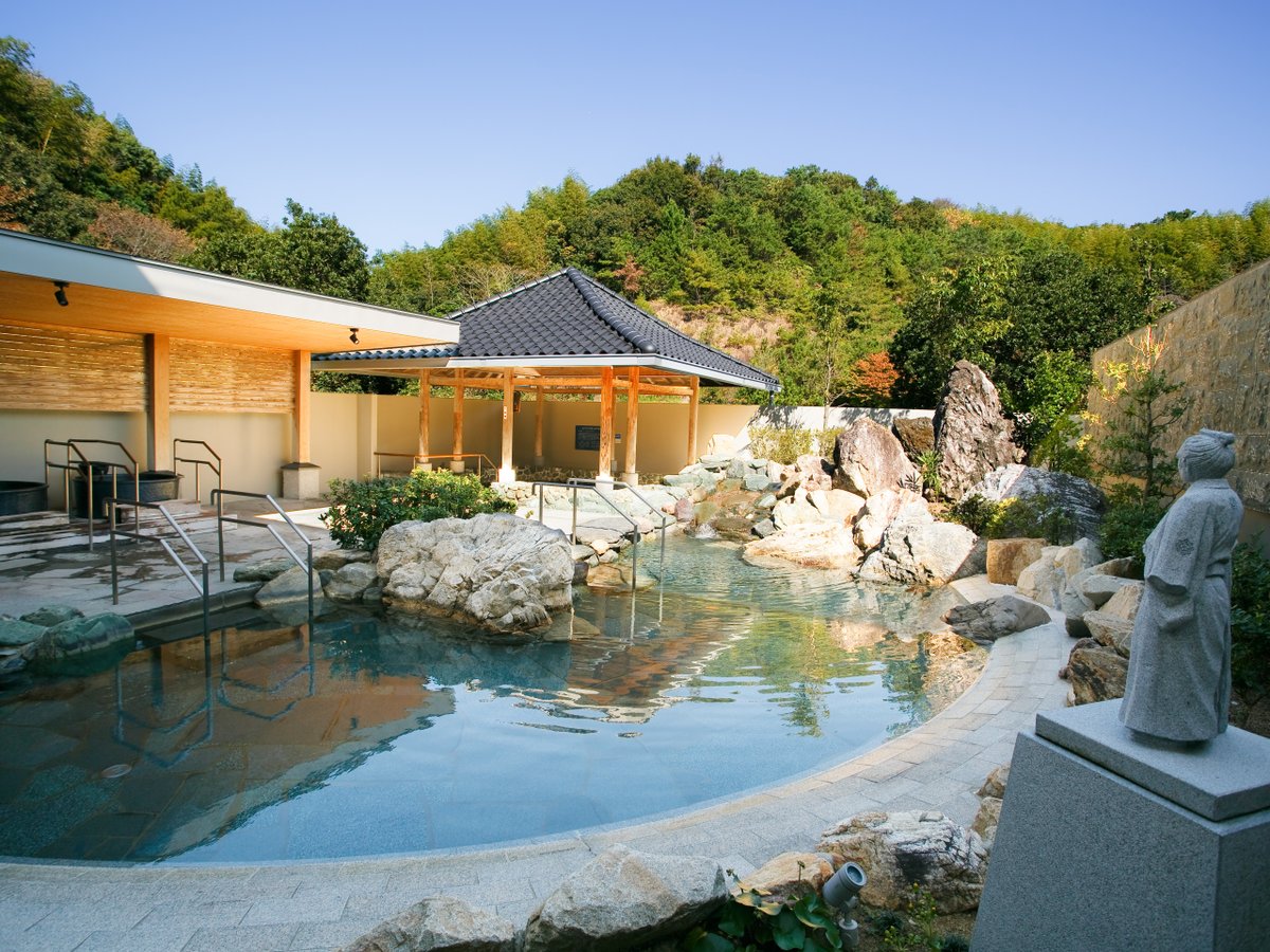 【温泉露天風呂『桂浜』】露天風呂内には坂本龍馬像が建っております。※写真はイメージです。