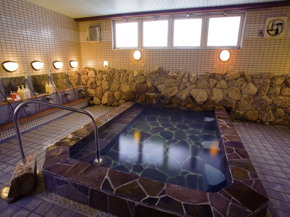 湯元源泉の天然温泉でごゆっくりとお寛ぎ下さい。一人500円より日帰り入浴も可能♪