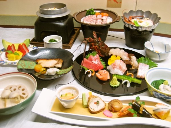 伊勢海老生き造り、松阪牛A5の陶板焼き、三河産のウナギ釜めしを食す大満足プラン