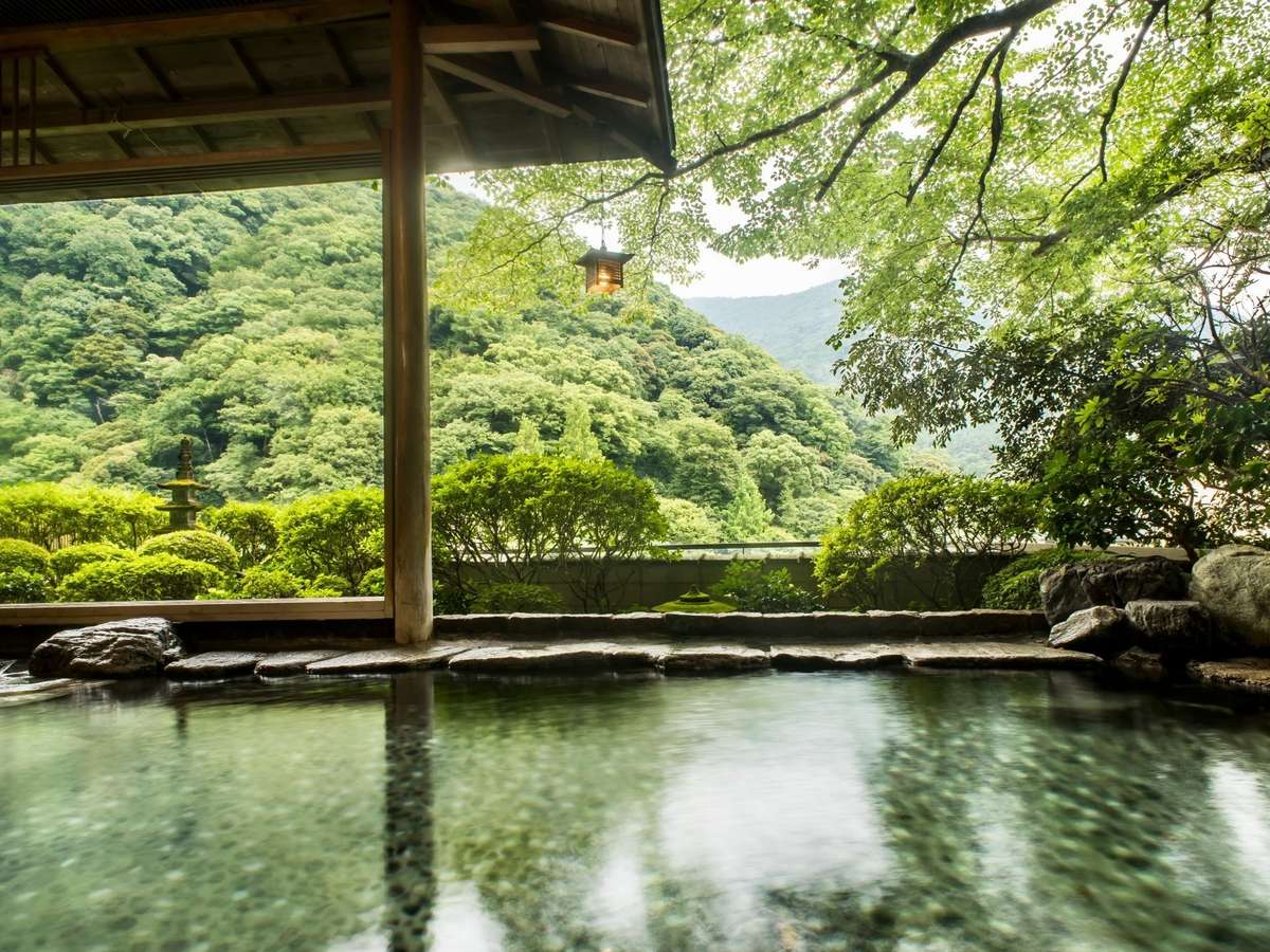 【露天風呂】箱根の山々を見渡せる