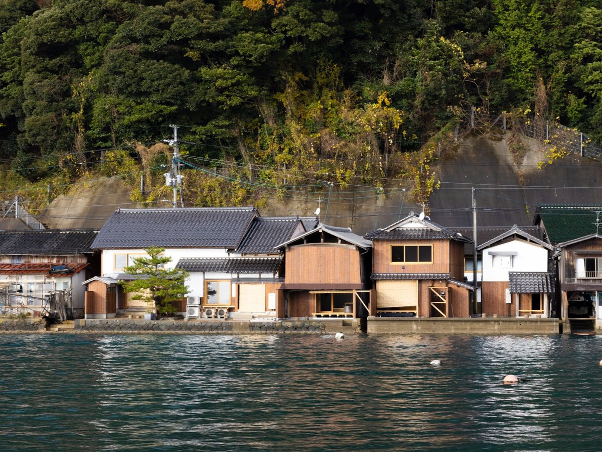 「伊根の舟屋　雅　別邸」は7棟全9室からなり1棟ごとにそれぞれに違う味わいをお楽しみいただけます。