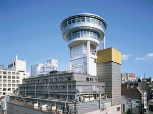 遠目にもわかる円筒形の建築。広島でいちばん便利な宿♪
