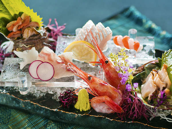 ■日本海の新鮮地魚■目の前の海で獲れた新鮮なお造りが自慢です！