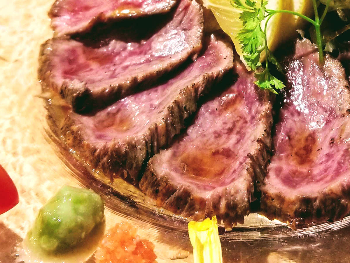 #国産牛の日替わり料理イメージ_ たたきやステーキなど日替わり料理をご提供!