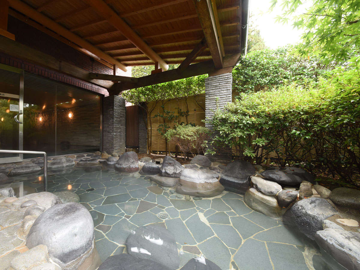 *【露天風呂】下呂温泉の名湯を、開放感ある露天風呂でお楽しみください