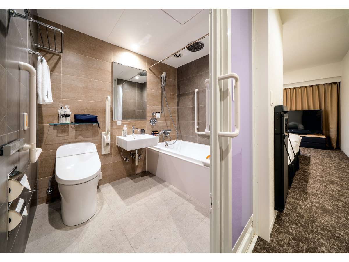 【ダイワロイネットホテル東京京橋 PREMIER】ユニバーサルツインルーム（定員２名・23平米）のバスルーム