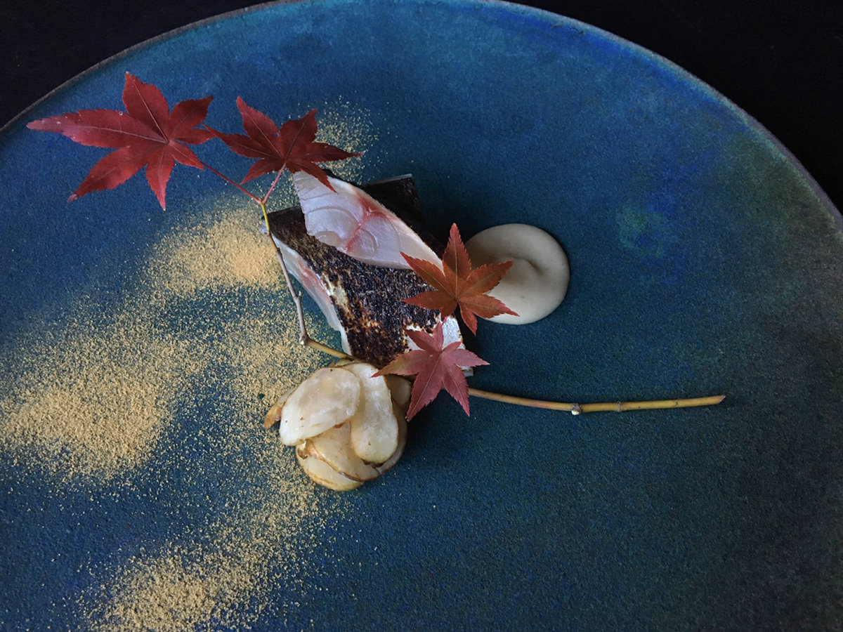 *夕食一例／鯖のタタキ-菊芋のソース-味噌のパウダーで