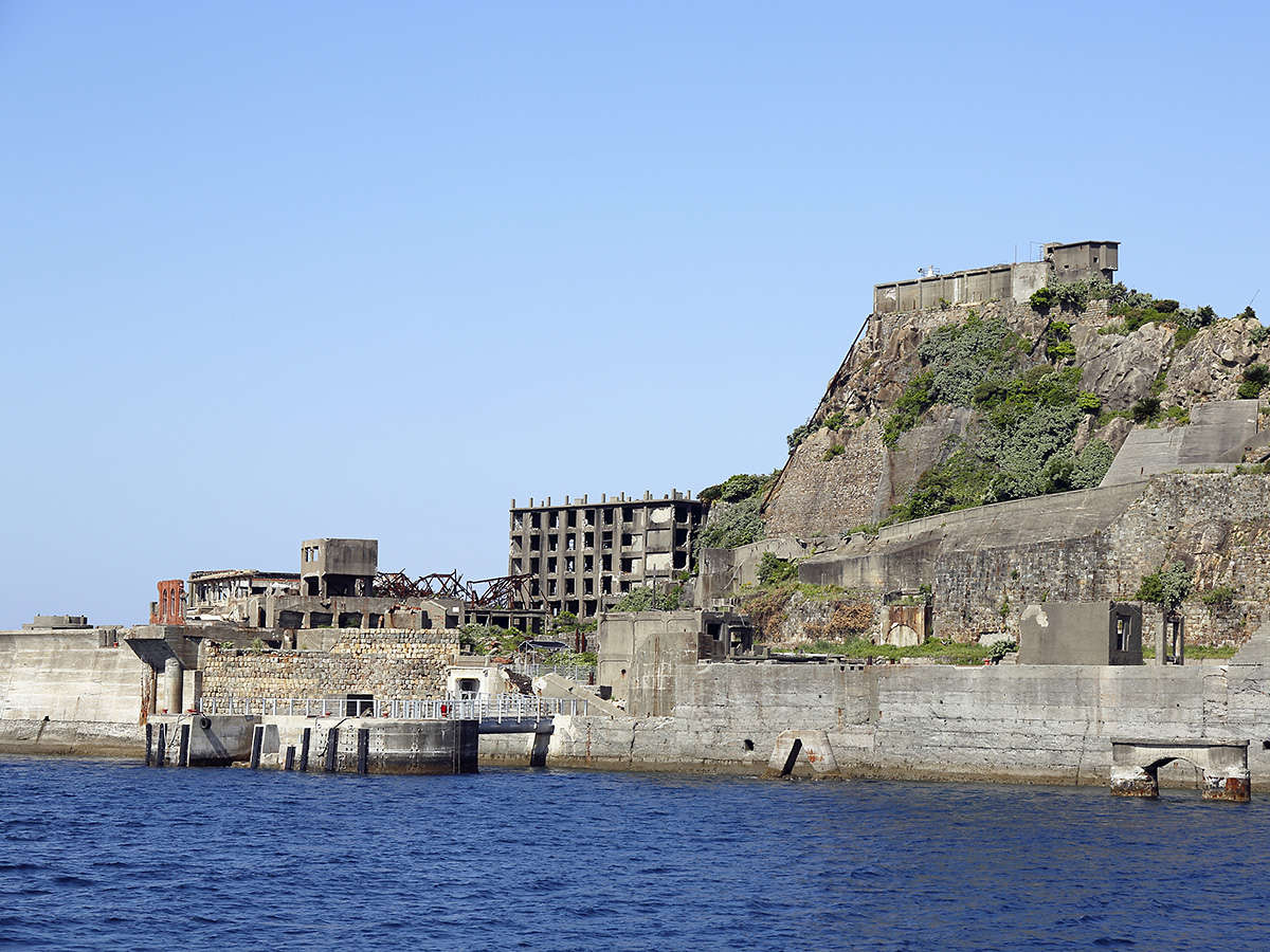世界文化遺産の一つとして認定された「軍艦島(旧端島炭鉱)」へのクルーズ船への乗船場もすぐ近く。