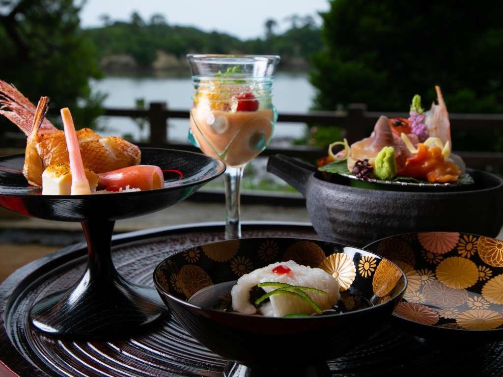 松島の旬と彩りを感じて頂ける一品一品丁寧な前菜は季節ごとにお楽しみ頂いております。
