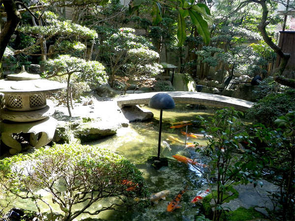 ■日本庭園■当館には自慢の日本庭園がございます♪窓からからご覧いただけるお部屋もございます。