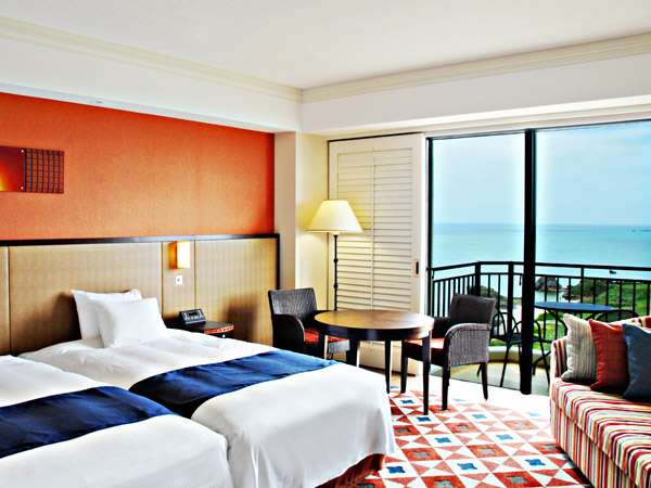 沖縄の太陽とスペインのタイルをイメージした“プレミアツイン”5-8階にある眺望のよい明るいお部屋です