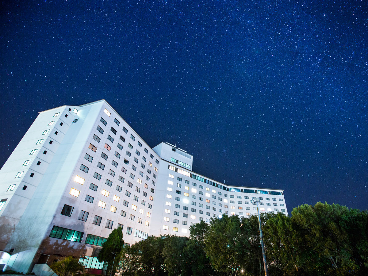 【ホテル景観】濃紺の空に浮かぶ季節の星座はまるで天然のプラネタリウム！ぜひ空を見上げて見てください。