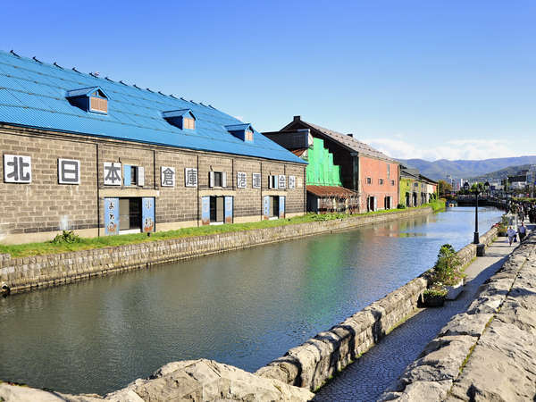 *【小樽運河（一例）】清々しい青空が運河に映ってとてもきれいです。