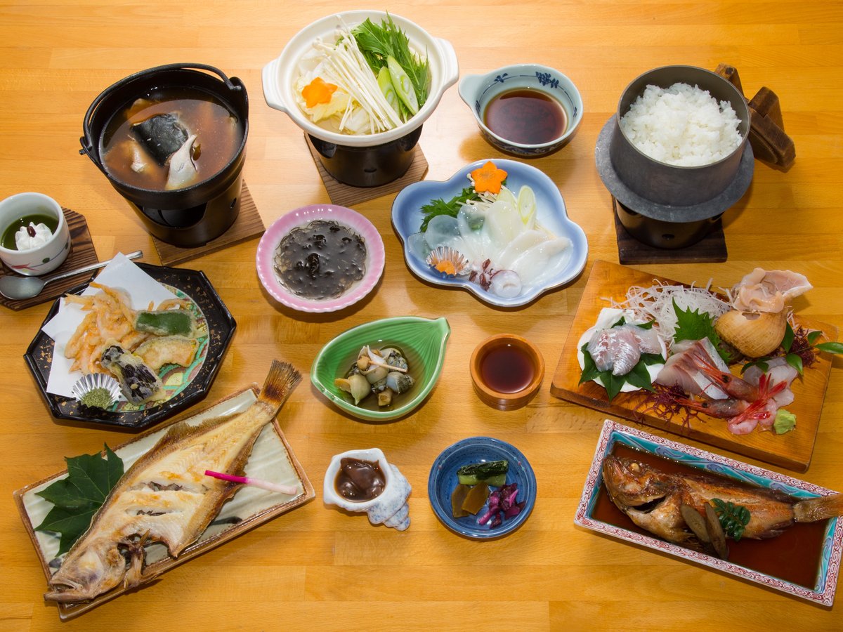 【夕食一例】日本海で獲れた食材で、実（じつ）のあるお料理をお出しいたします♪