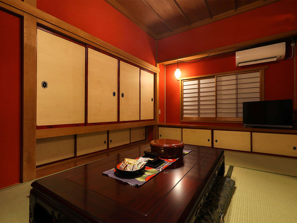 ・＜居間＞日本の美と現代の和モダンが融合した趣ある客室