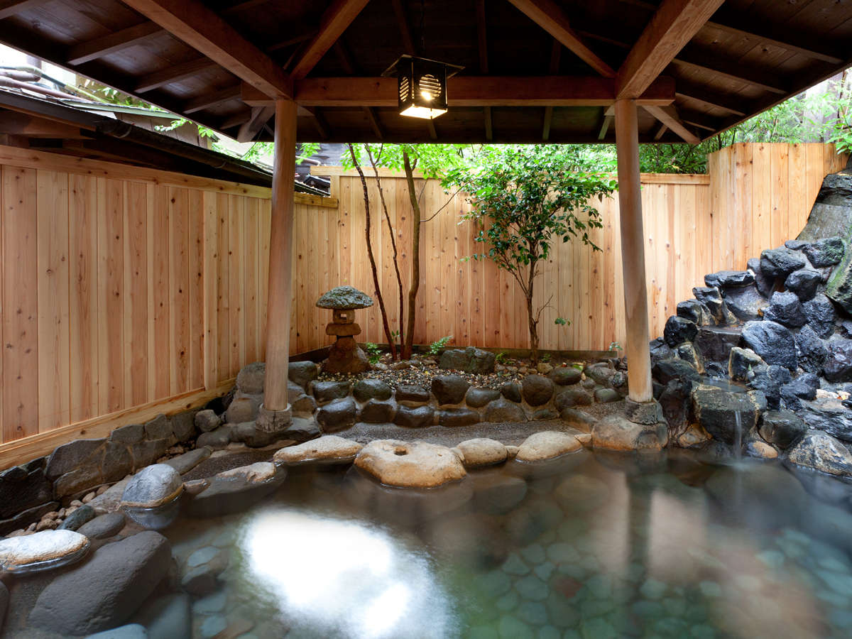 【天城路/大浴場】敷地内を流れる北川温泉源泉より引くやさしい天然温泉をかけ流しでお楽しみ下さい。