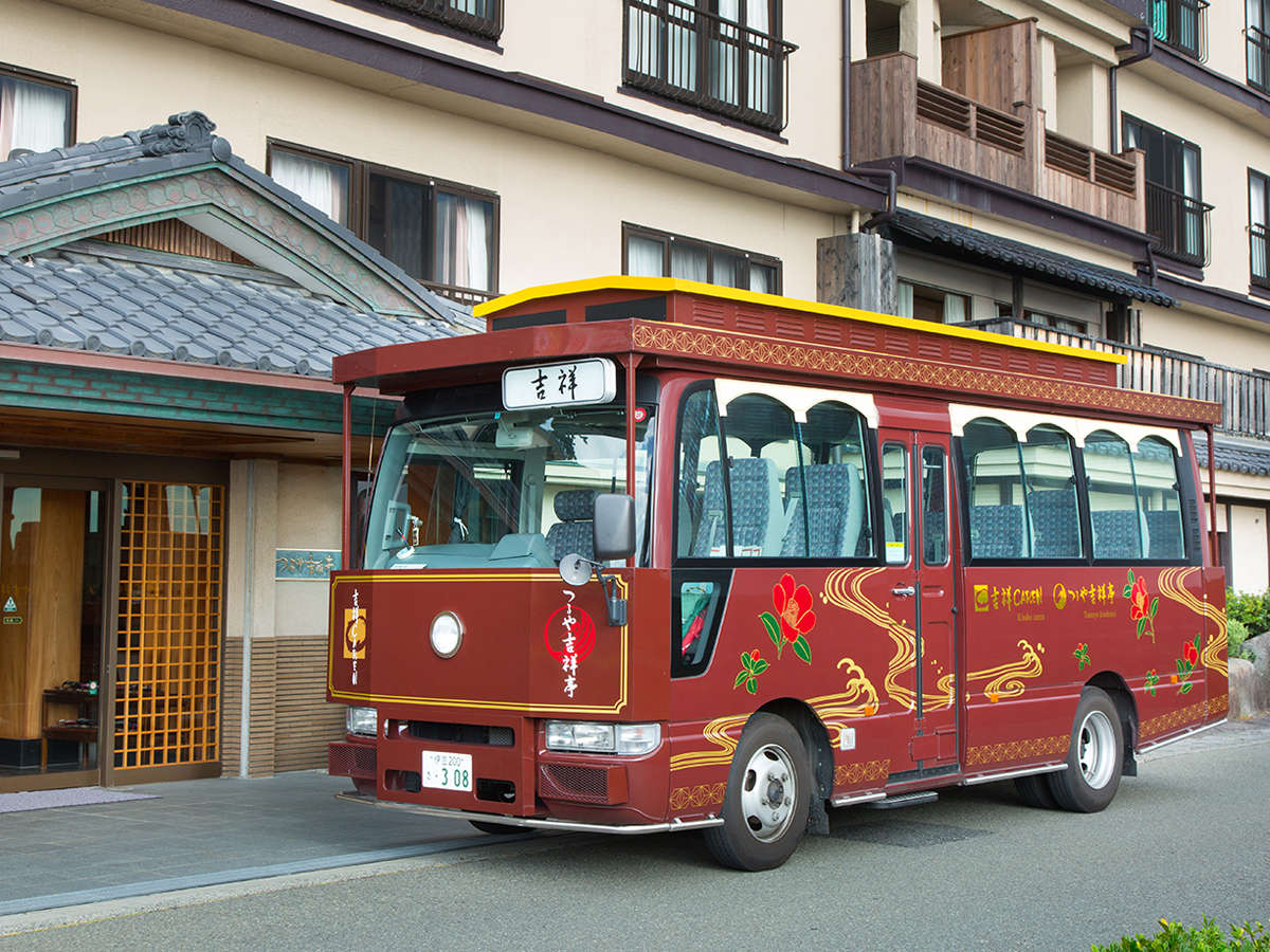 【送迎バス】伊豆熱川駅の改札を出て左手「海側出口」の目の前のターミナルにてお待ちしております。