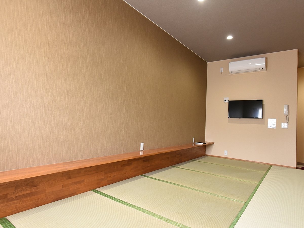 【客室一例】畳部屋。お風呂付・無の2種類ございます。ゴロリと畳に寝転がった時の開放感は最高です!
