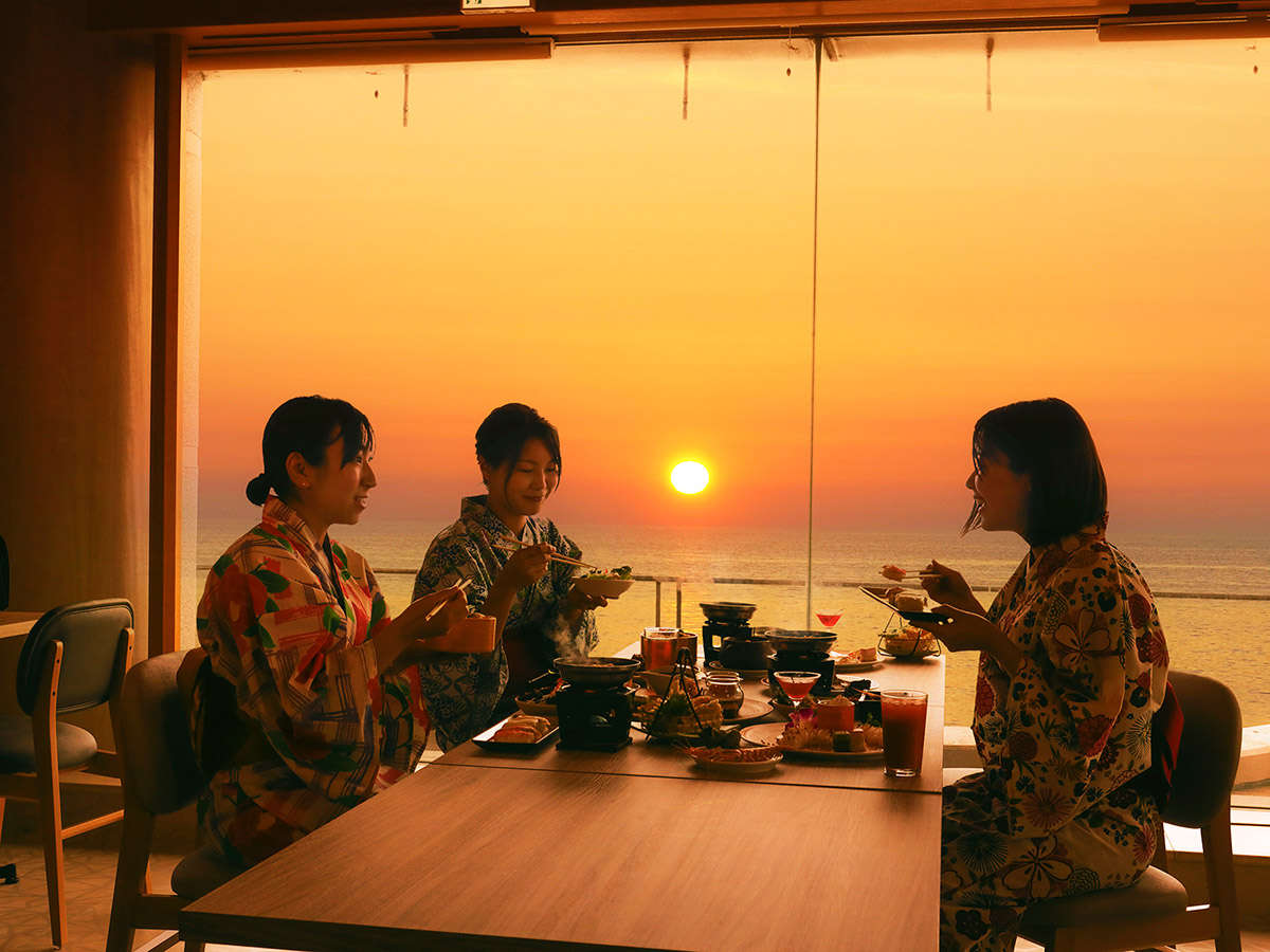 夕刻のレストラン