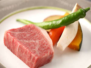 【夕食】佐賀牛ステーキと活きイカの饗宴（味覚三昧プラン）