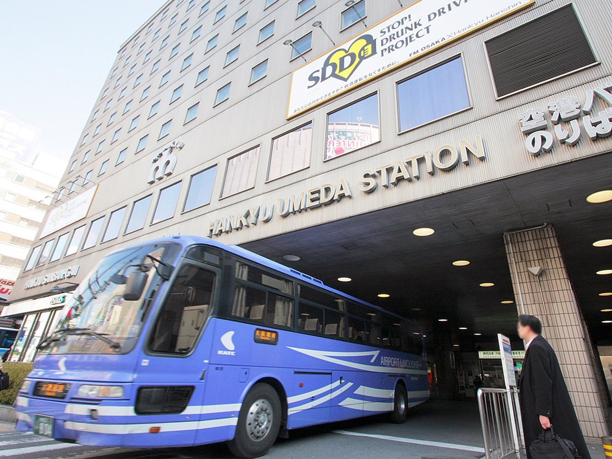 関空・伊丹空港までのリムジンバスはホテル南玄関前より乗降頂けます
