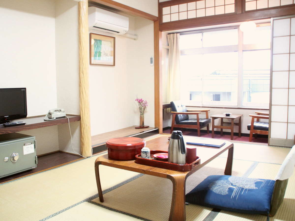 【お部屋】街側|和室(8畳~10畳)☆Wi-Fi接続無料