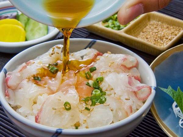 宇和島のご当地料理「鯛めし」は不動の人気。特製タレをかけて召し上がれ！