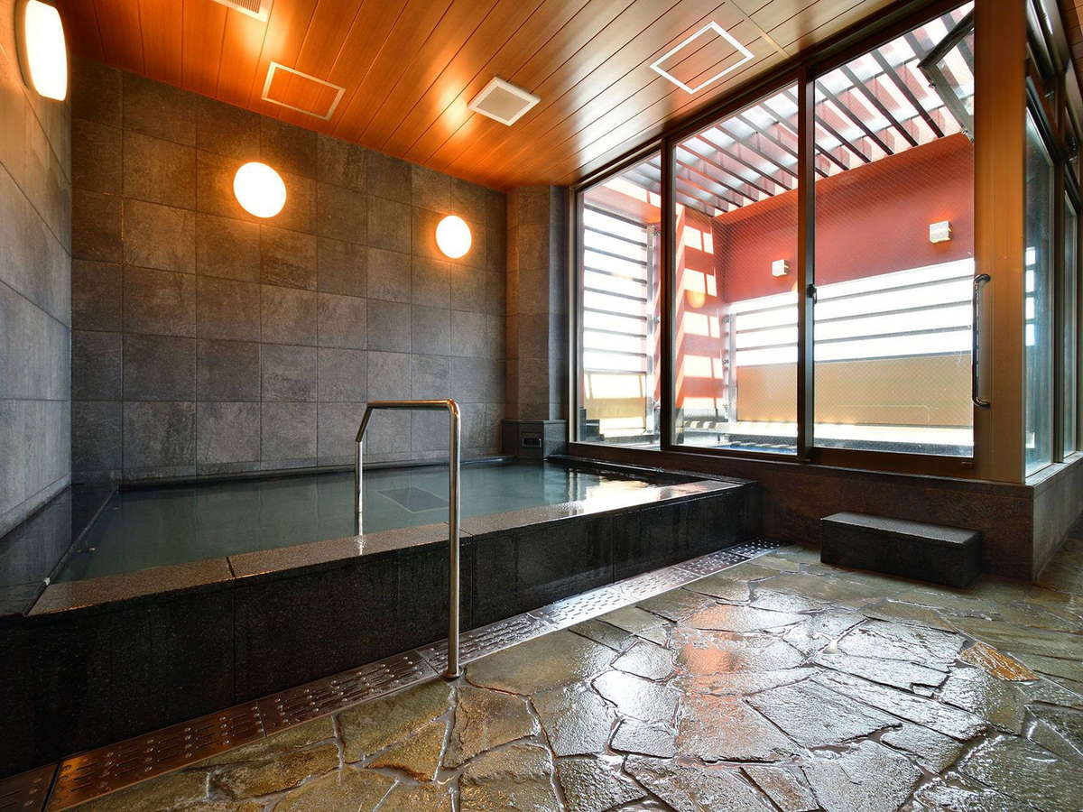 【大浴場】14階の大浴場は、15時から25時までご利用いただけます。