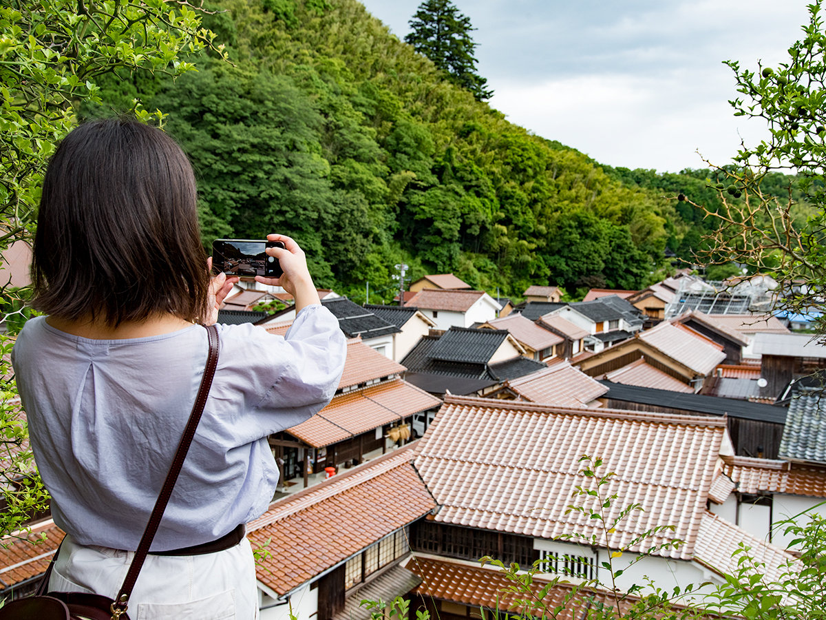 *【観世音寺からの景色】大森の町を見下ろせる撮影スポット！赤い瓦屋根もよく見えます。