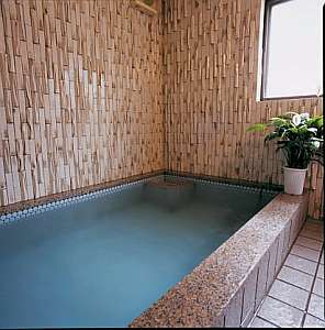 体に良いラドン温泉にゆっくり浸かってリラックス!