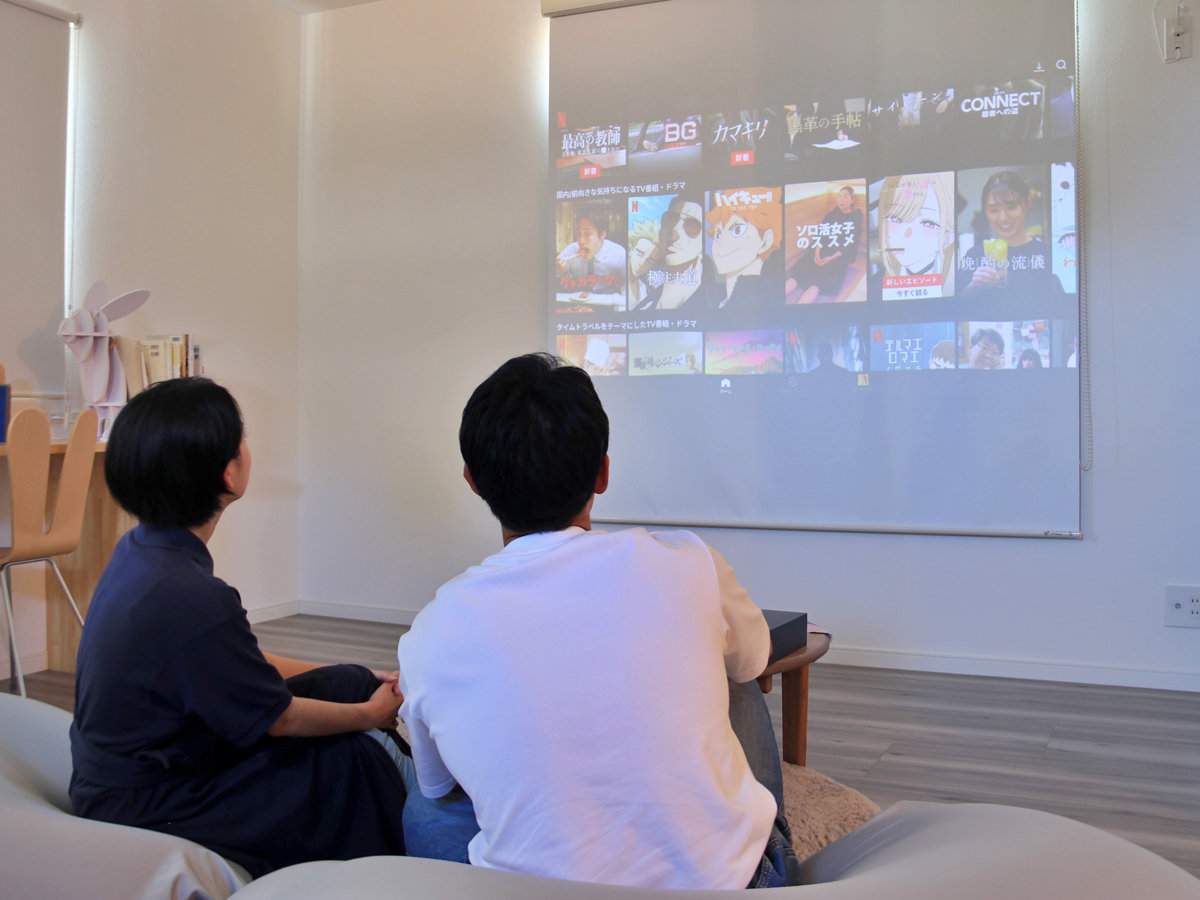 �y���r���O�z�z�[���V�A�^�[��YouTube�ENetflix�E�J���I�P�� 