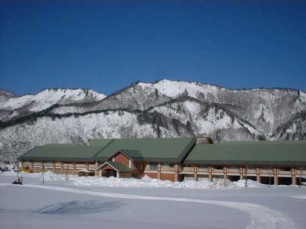 �~�̓��痢�@�R�X�͐^�����ɂȂ�A�����̑O��̓X�m�[���[�r����X�m�[�V���[�̌����ł��܂��B